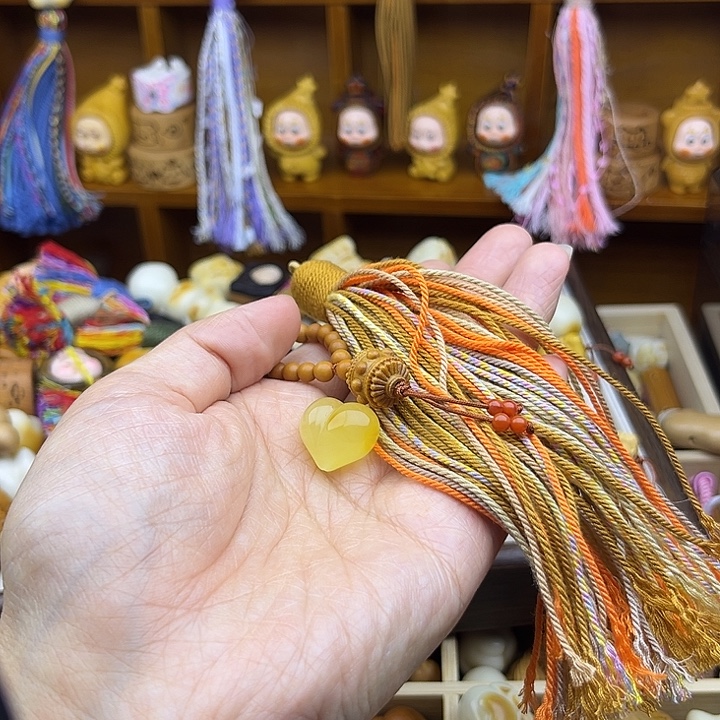 C***x吊坠猴头核桃流苏转经筒