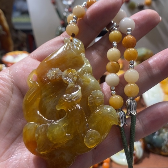 蛇纹石玉未镶嵌颈饰