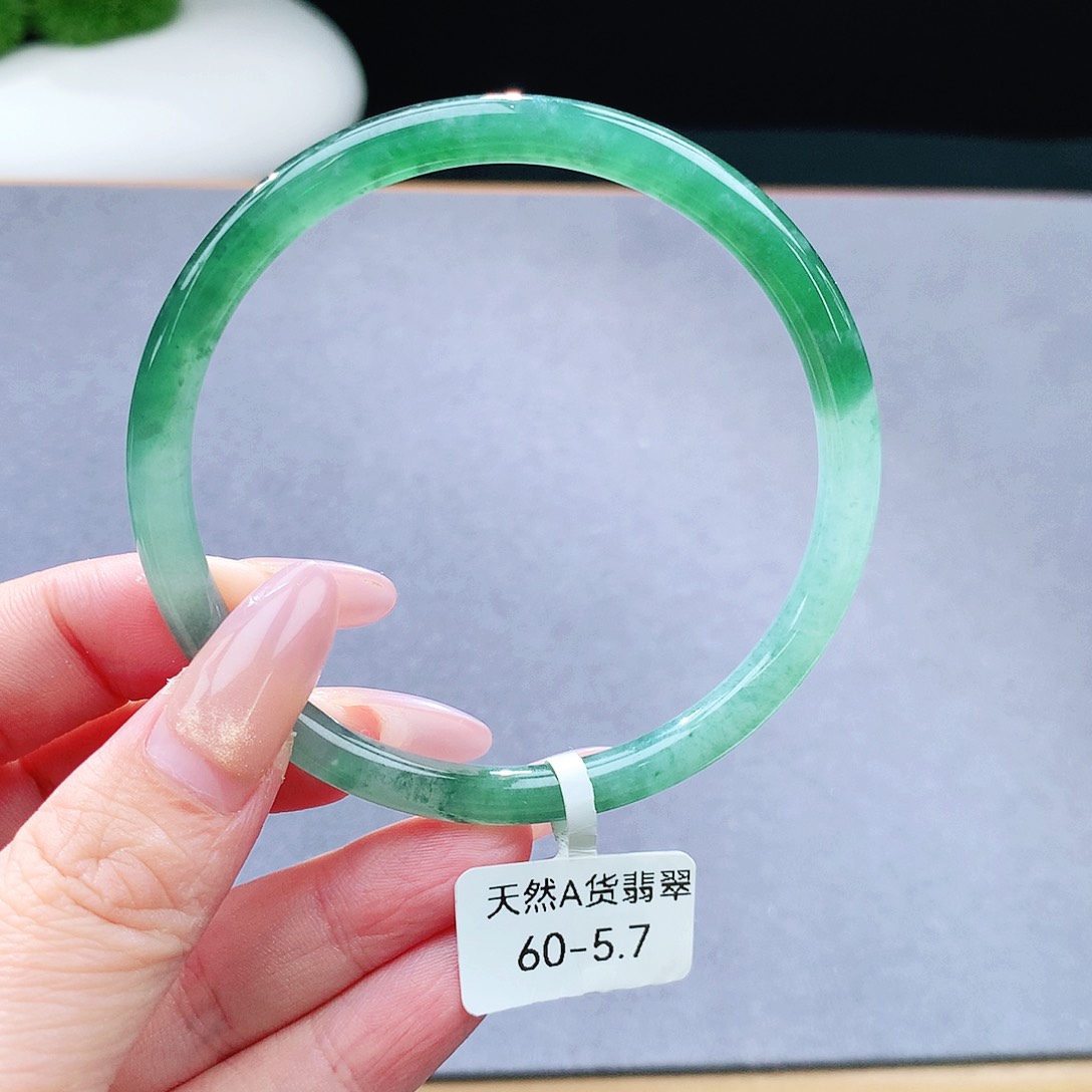 未镶嵌手镯（圆镯）翡翠