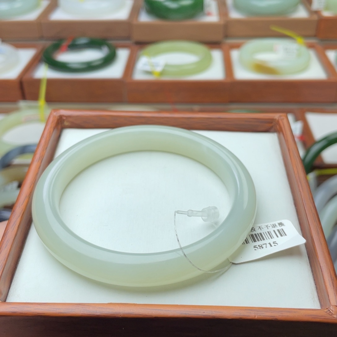 【闪购商品】和田玉手镯未镶嵌58.5