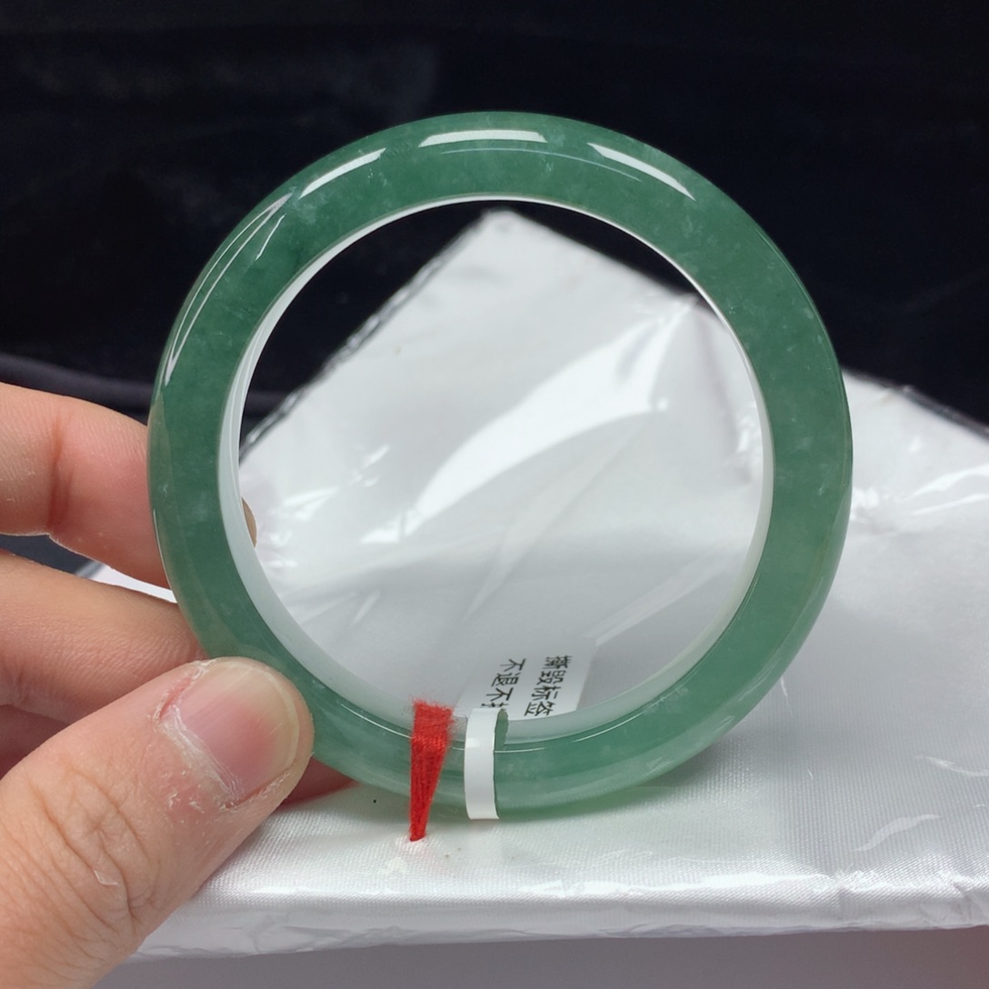 翡翠手镯（圆镯）未镶嵌55.6