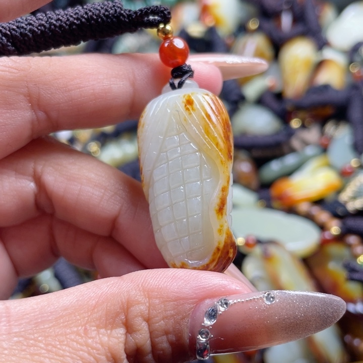 和田玉颈饰未镶嵌