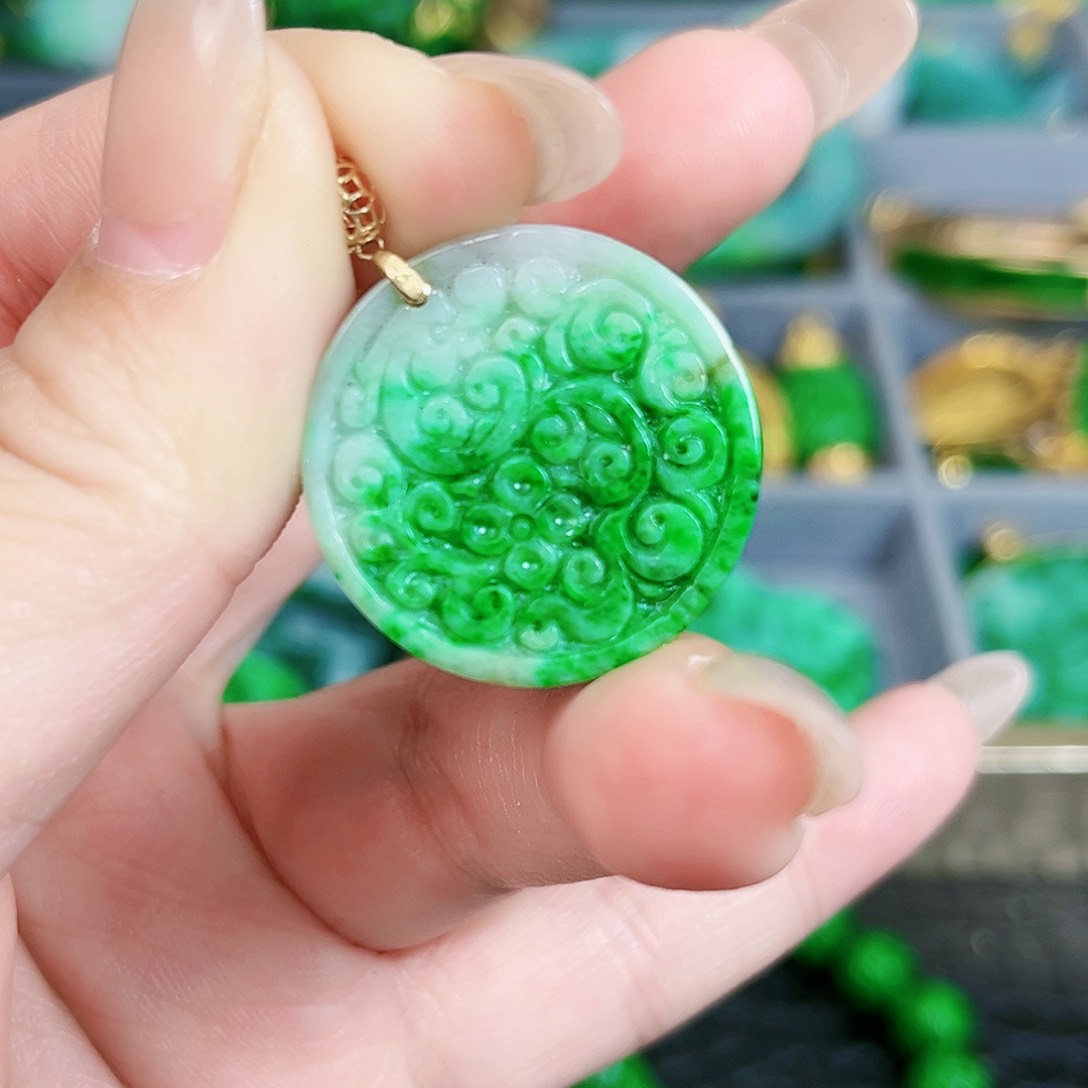 翡翠颈饰18K金镶嵌吊坠