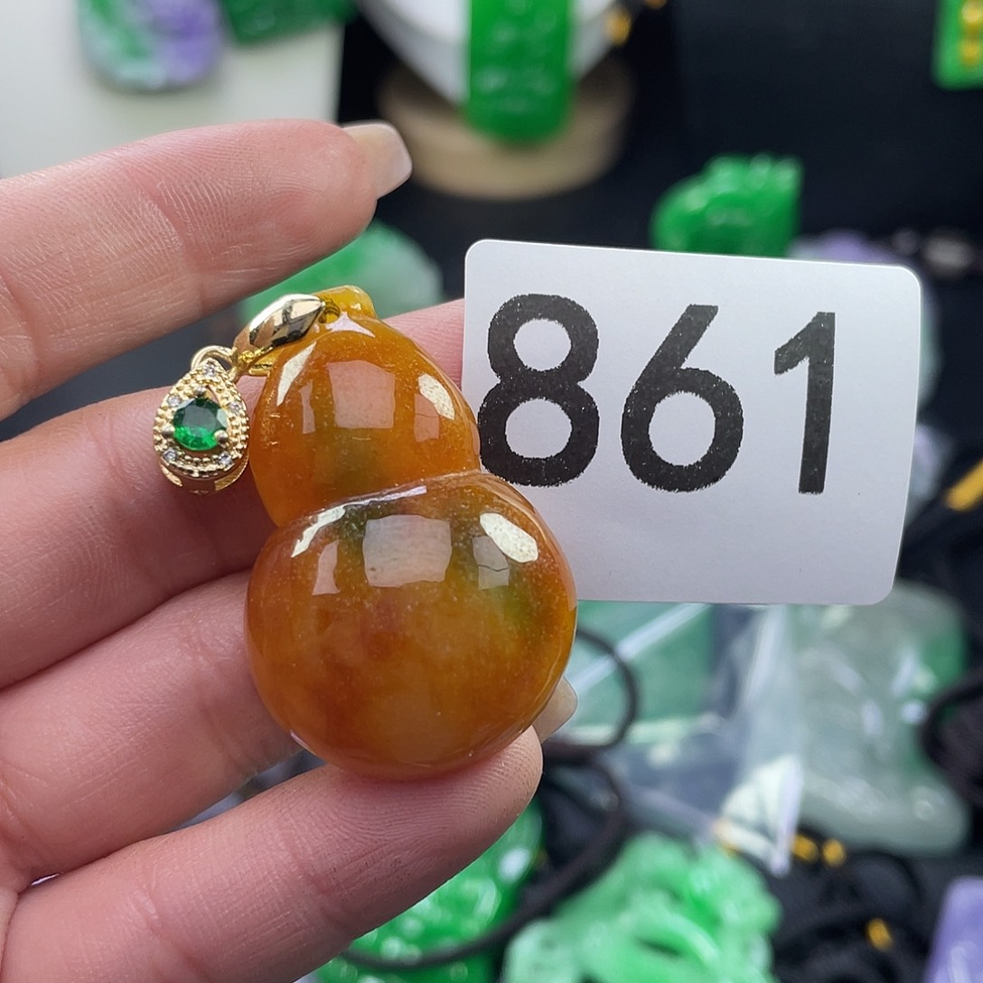 翡翠未镶嵌吊坠(赠链)