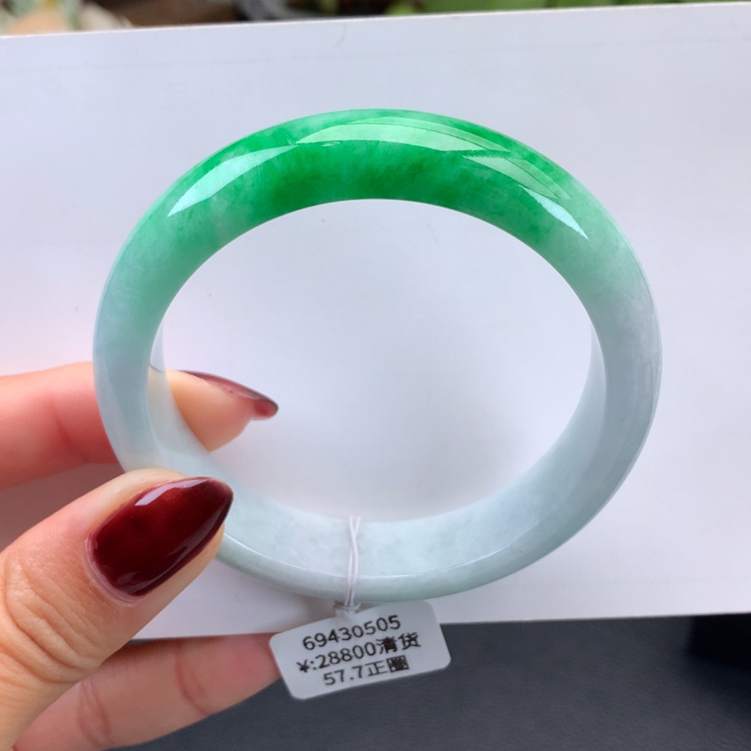 翡翠手镯未镶嵌白底青手镯（微瑕捡漏）