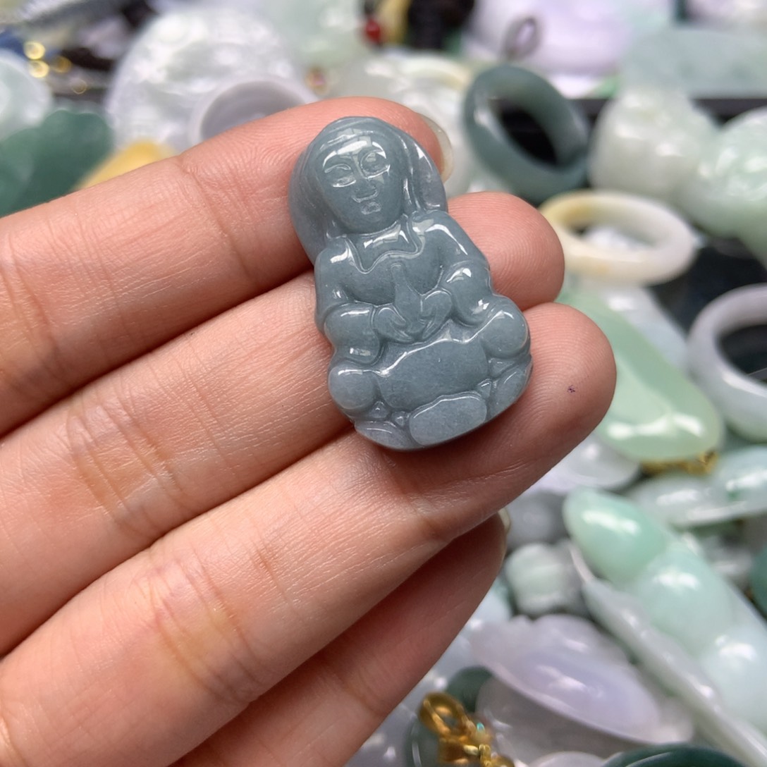 翡翠颈饰未镶嵌天然翡翠