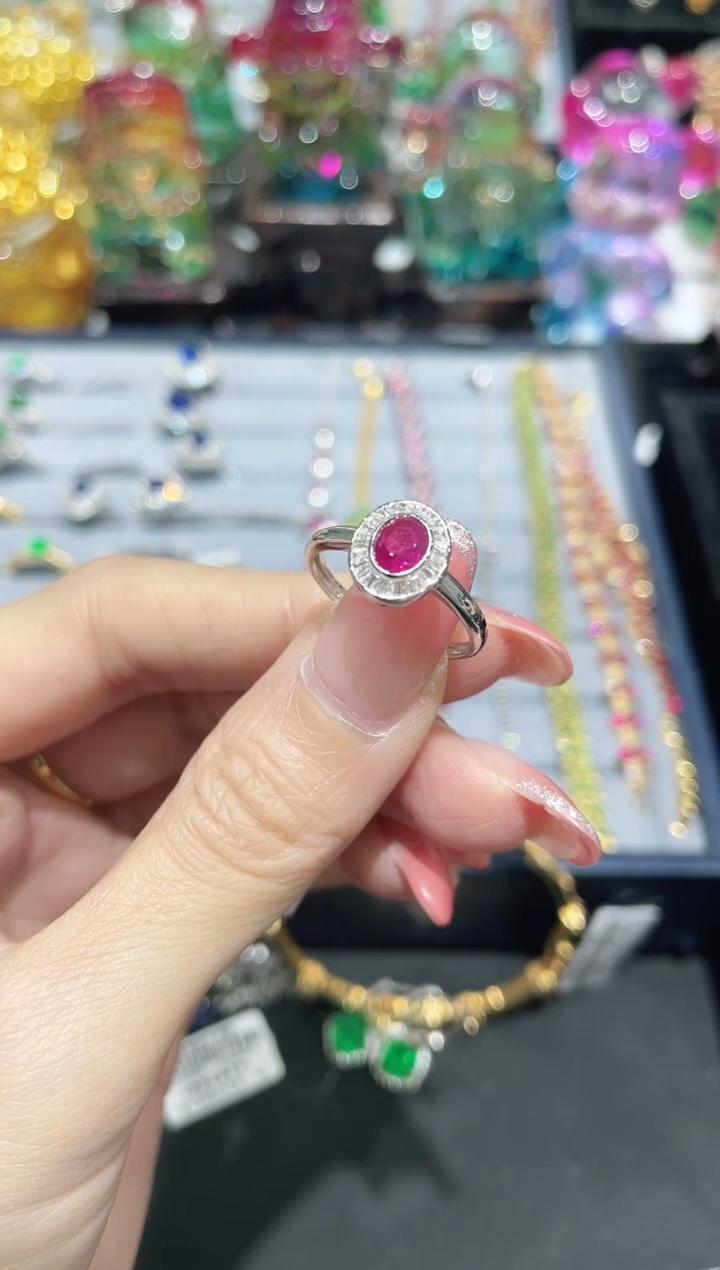 18K金镶嵌天然红宝石戒指