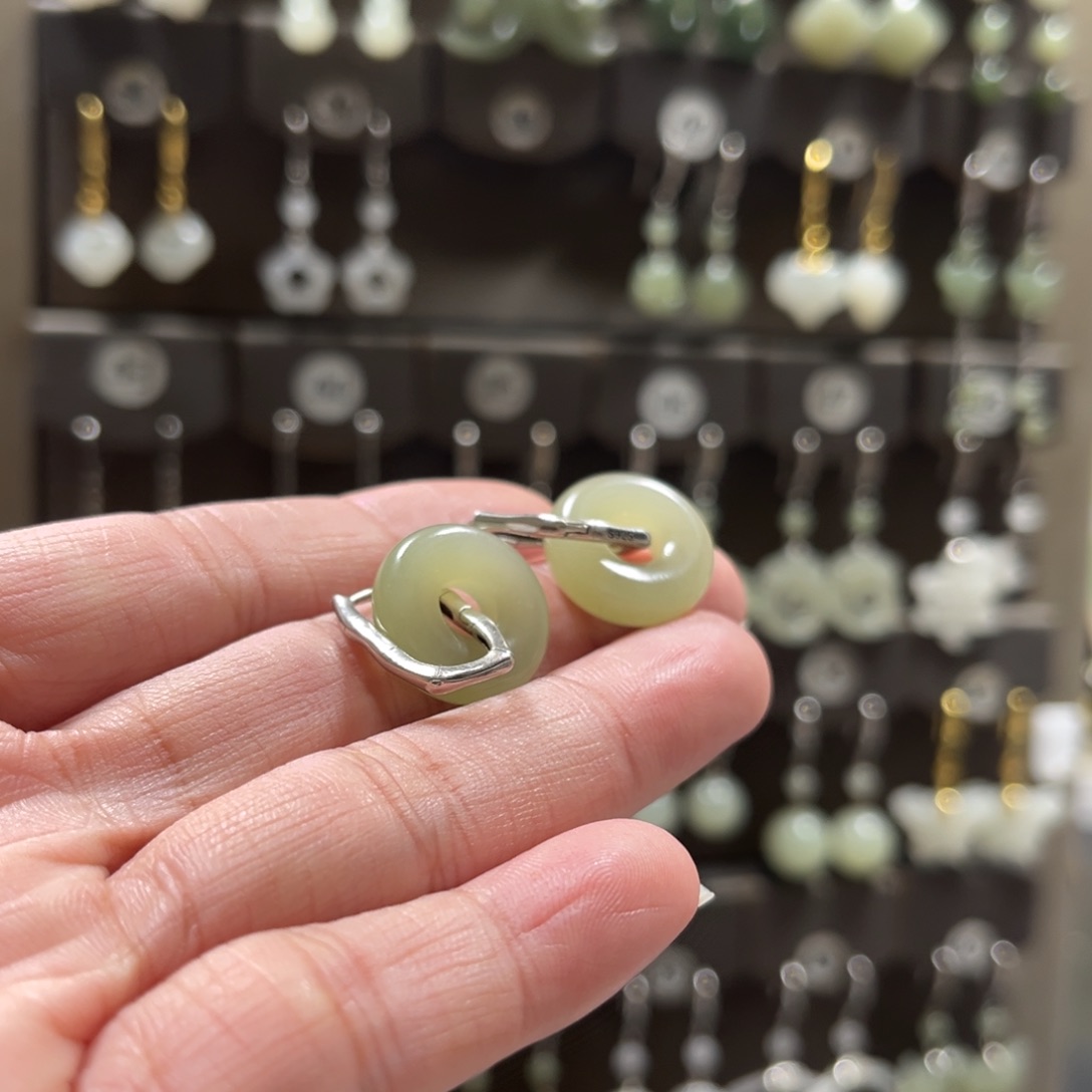 冰***芦和田玉银S925镶嵌耳饰