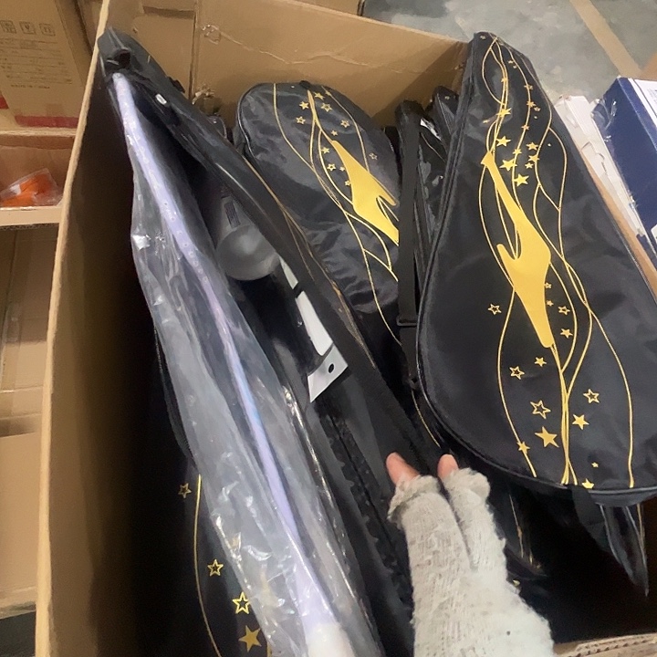 品牌羽毛球单拍套装。  