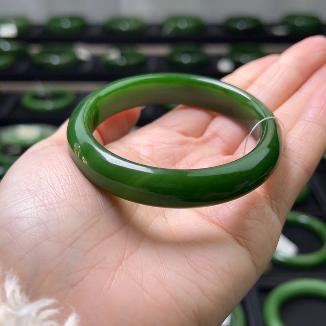 和田玉（碧玉）未镶嵌手镯