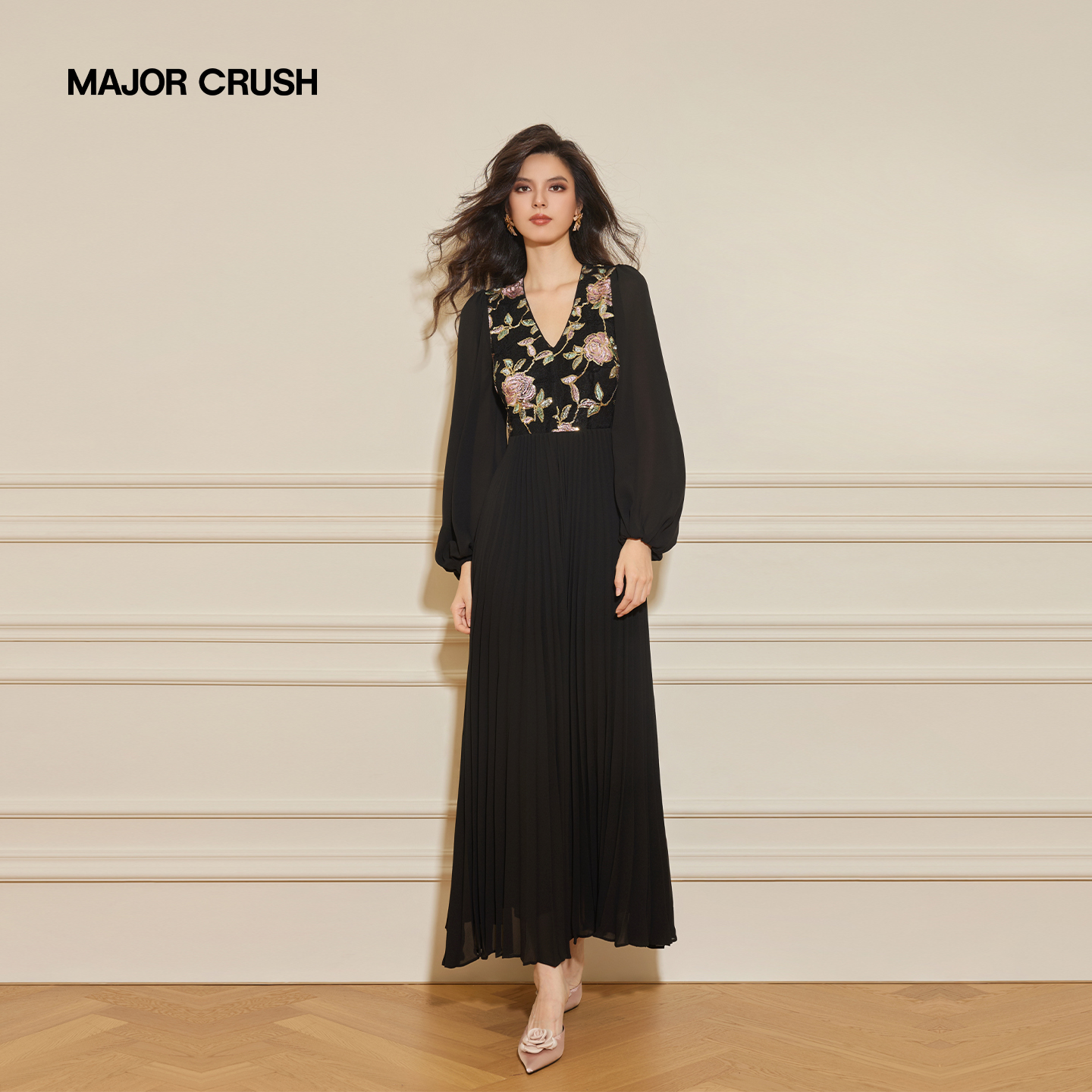 MAJOR CRUSH冬季新款气质复古刺绣秋日圆舞曲连衣裙7697