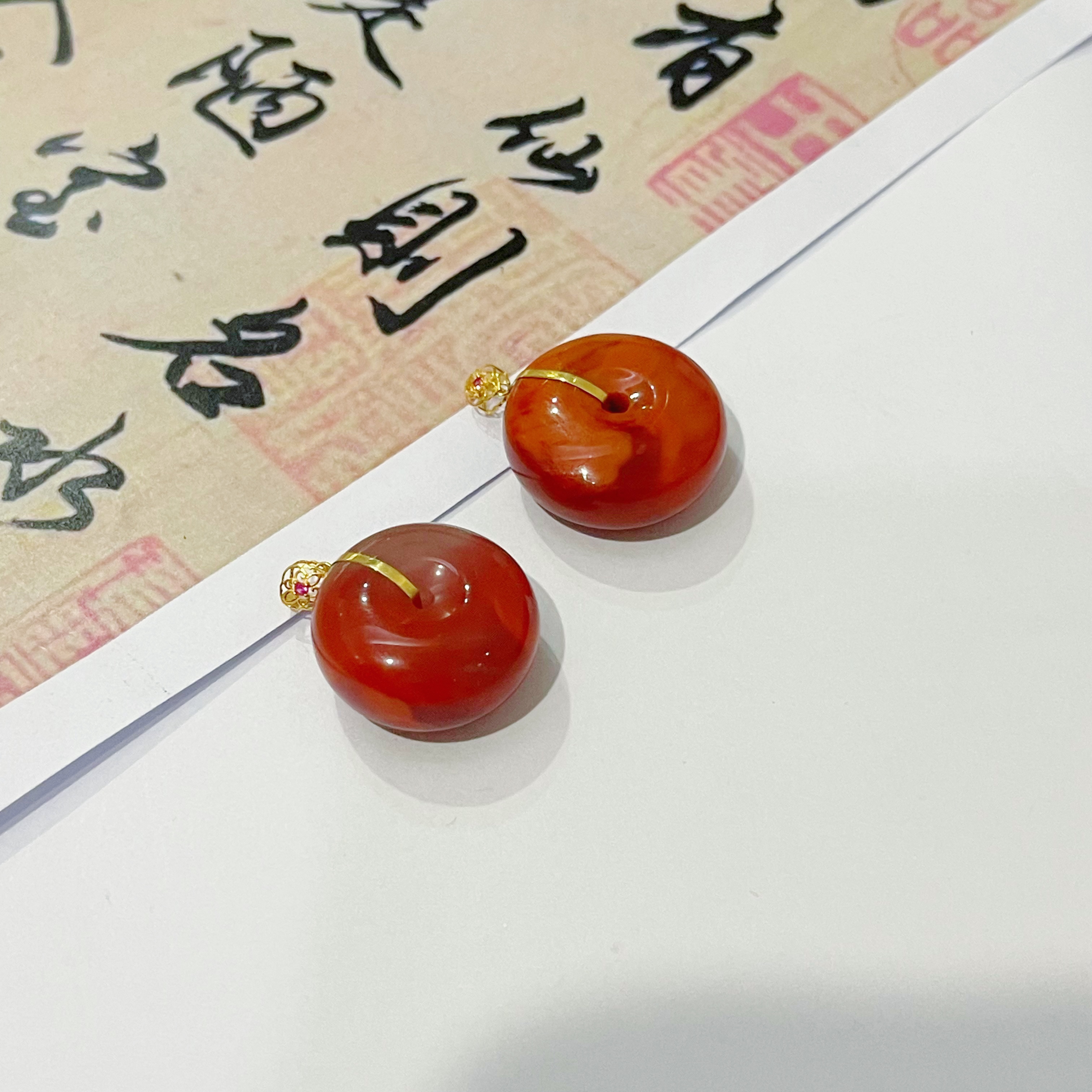 【小宝珠宝】11 T84731-18K金南红平安扣吊坠-多样性发其一-19*9mm