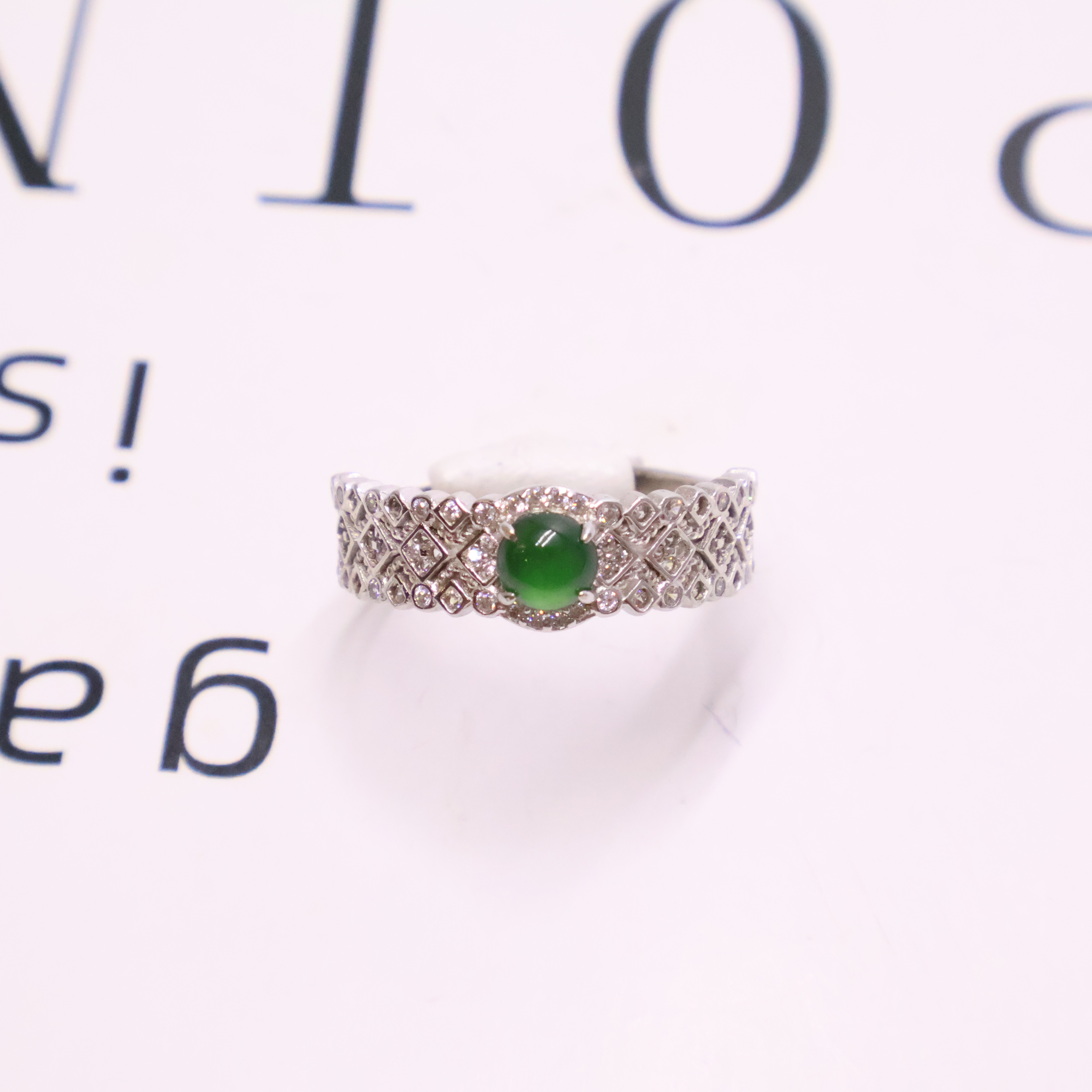 王宝宝翡翠.天然翡翠镂空蛋面满钻设计戒指.银镶.裸石4m.多样发一