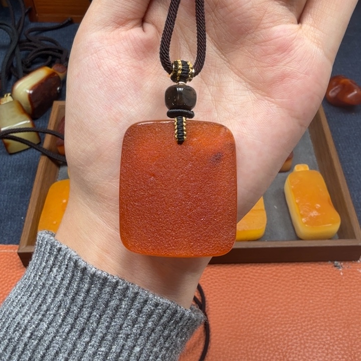 蜜蜡未镶嵌吊坠(赠链)