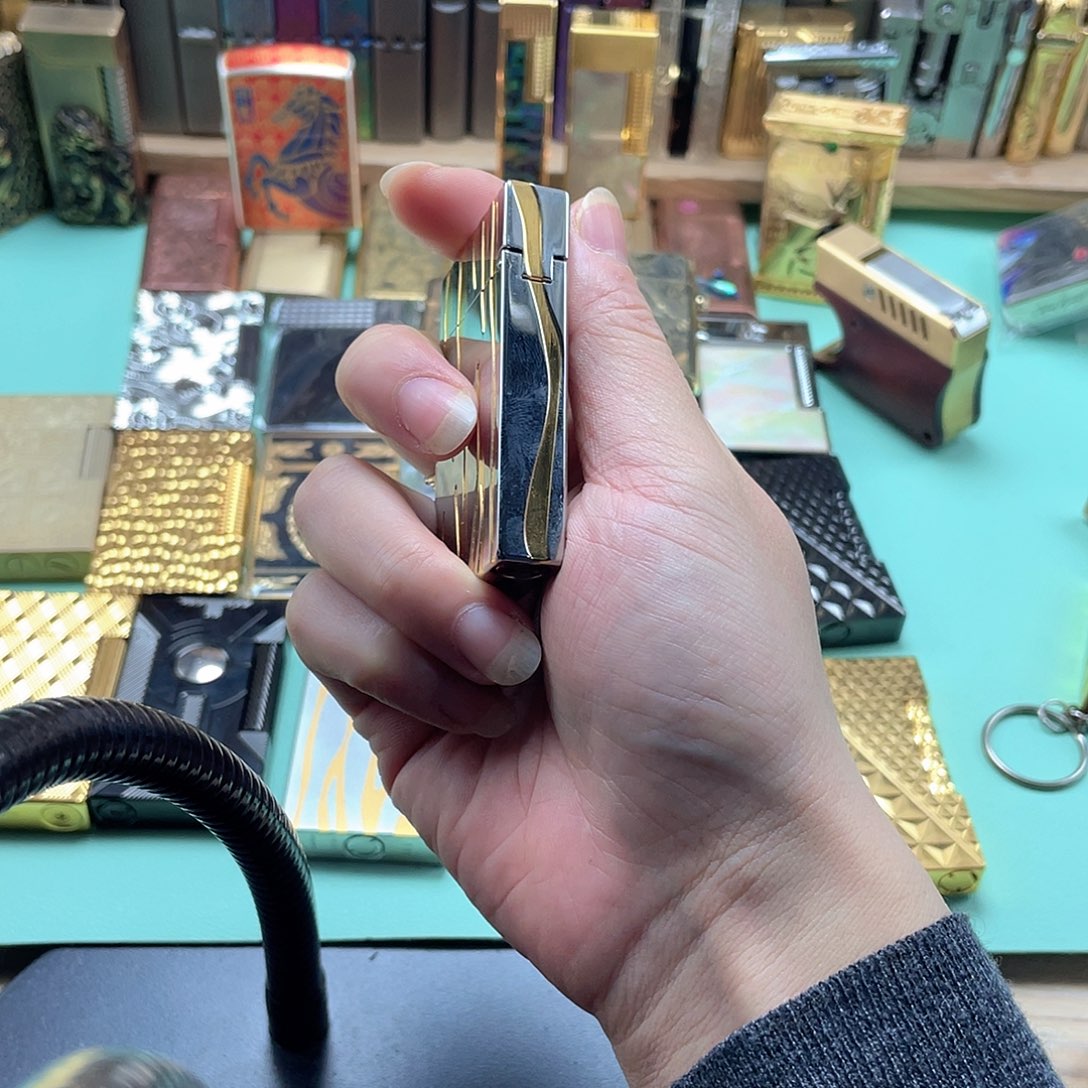 颜***伟捡漏直播间福利打火机