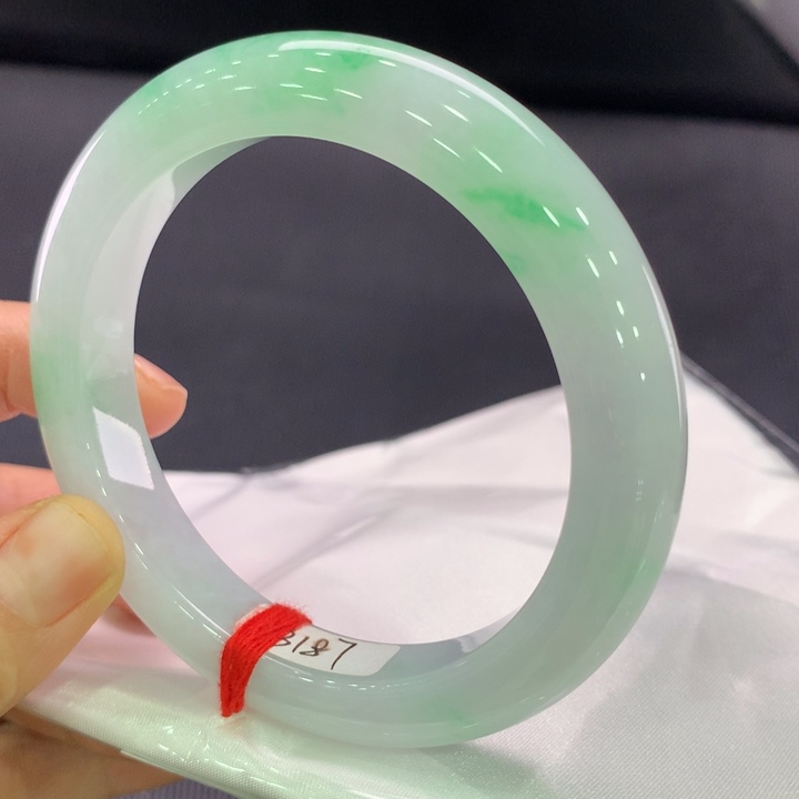 翡翠未镶嵌手镯正圈61