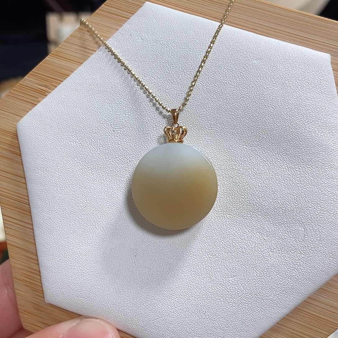 和田玉吊坠(赠链)18K金镶嵌大*