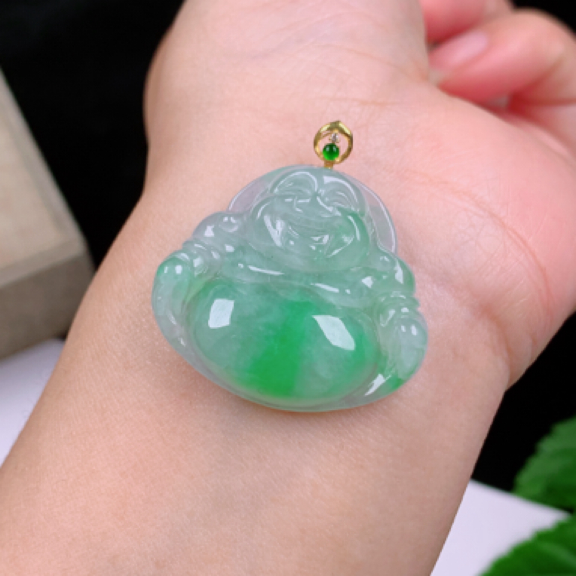 天然翡翠A货18k金镶嵌精雕飘绿玉佛公吊坠挂件