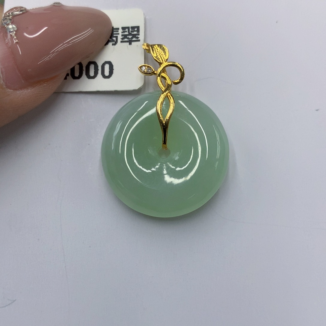 翡翠颈饰18K金镶嵌翡翠