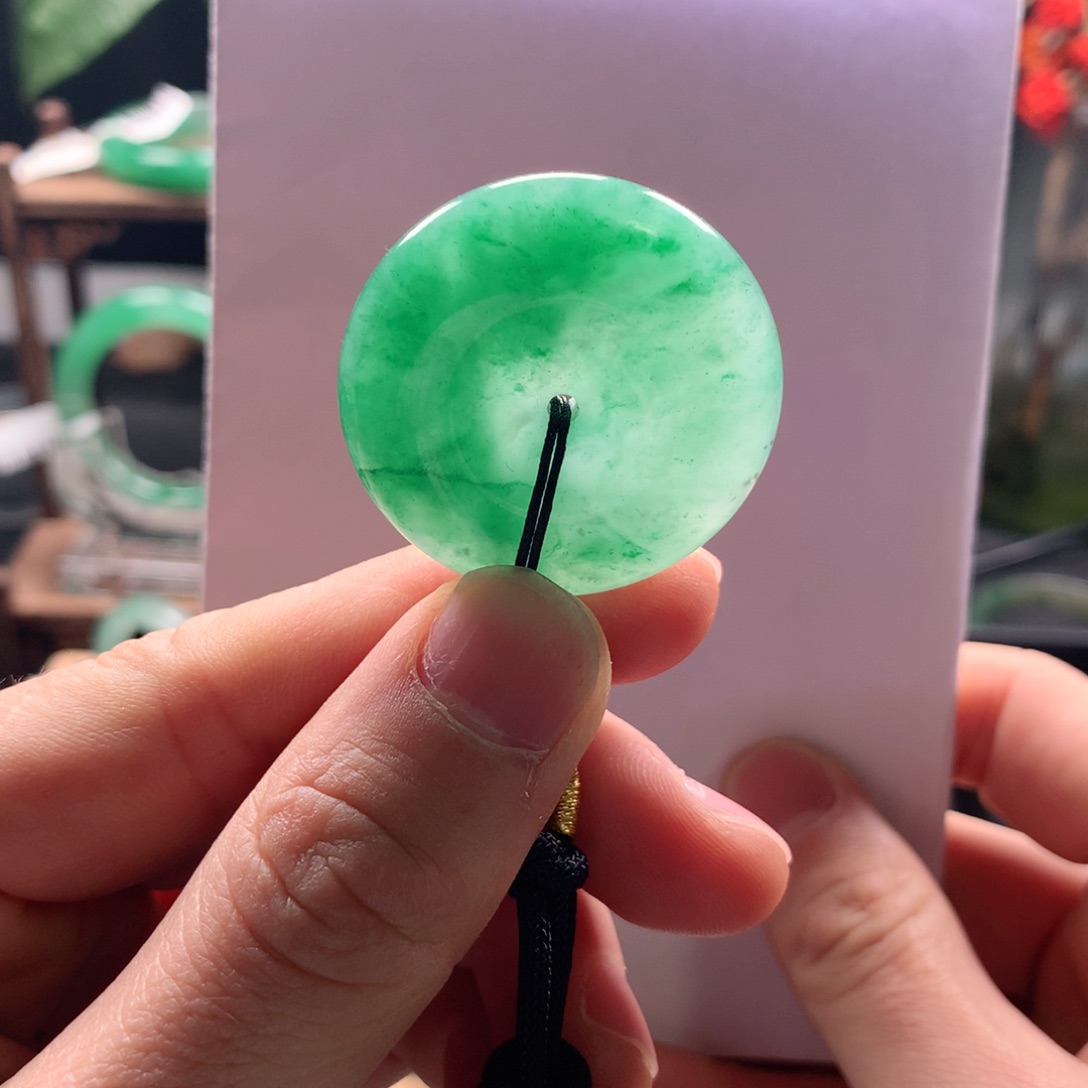 石英质玉吊坠未镶嵌