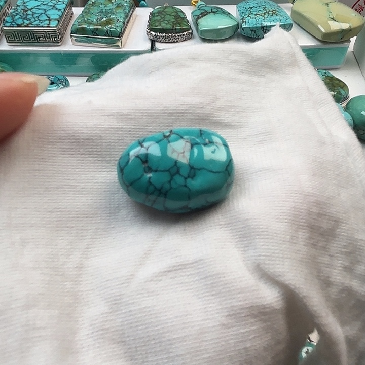 铁***鹅绿松石未镶嵌珠宝奇石