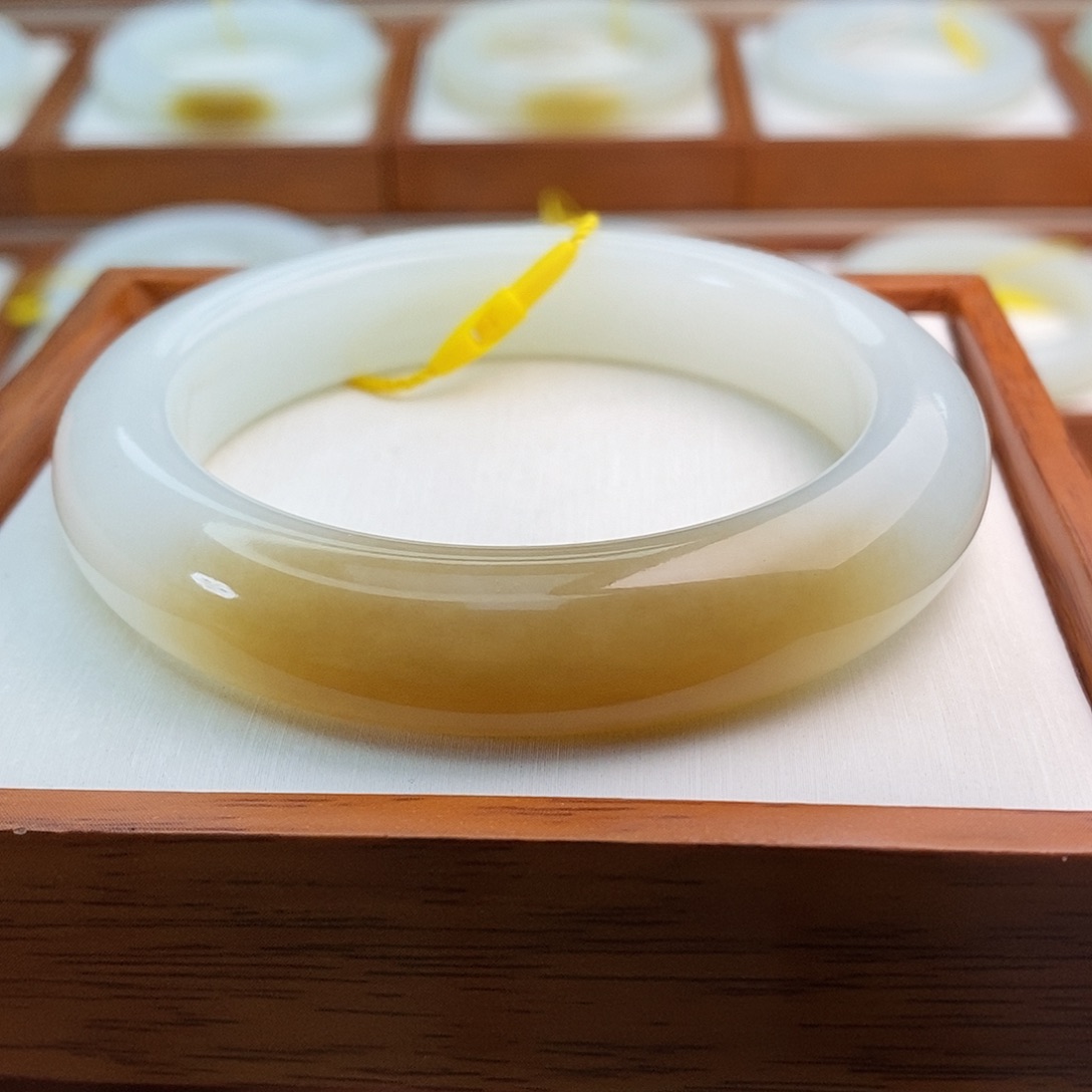 和田玉（糖玉）未镶嵌手镯