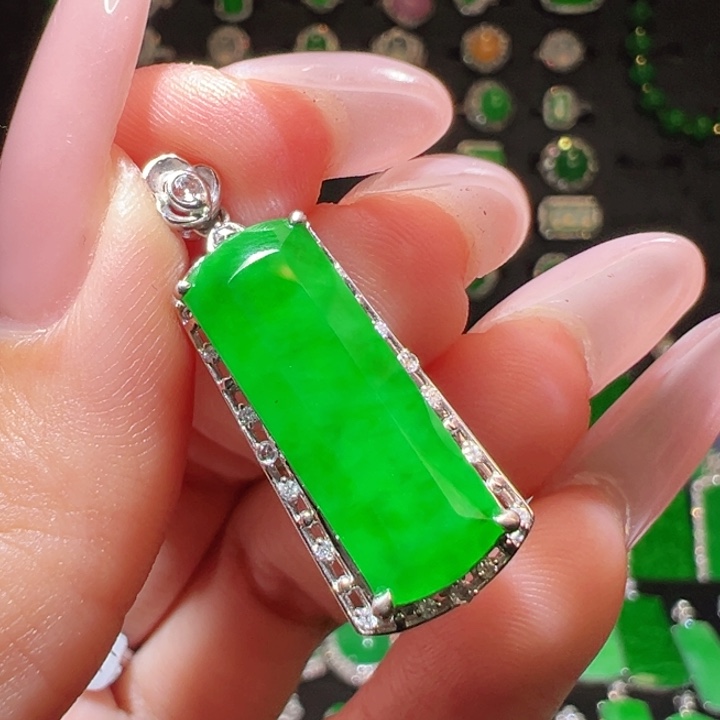 翡翠吊坠(不含链)18K金镶嵌无事牌