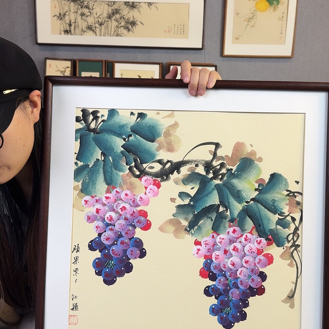 国画手绘带框尺寸： 53*53