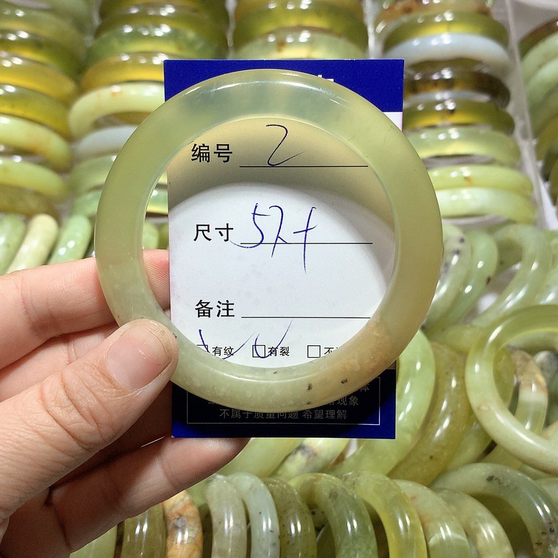 蛇纹石玉手镯未镶嵌