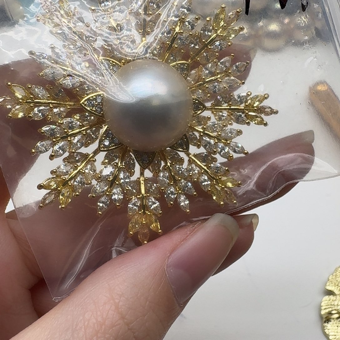 未镶嵌拼合珍珠（马贝珠）胸针