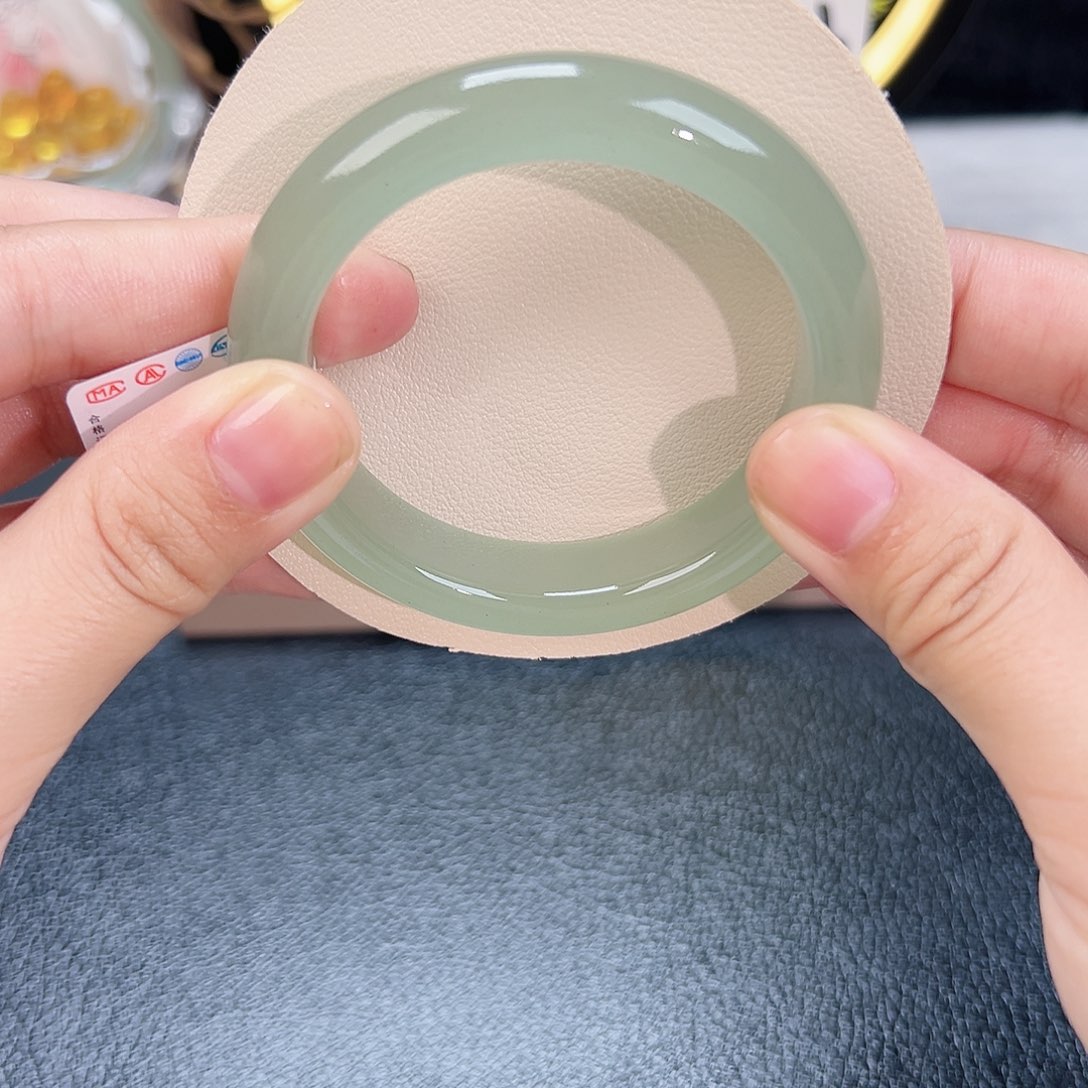 东陵石未镶嵌手镯