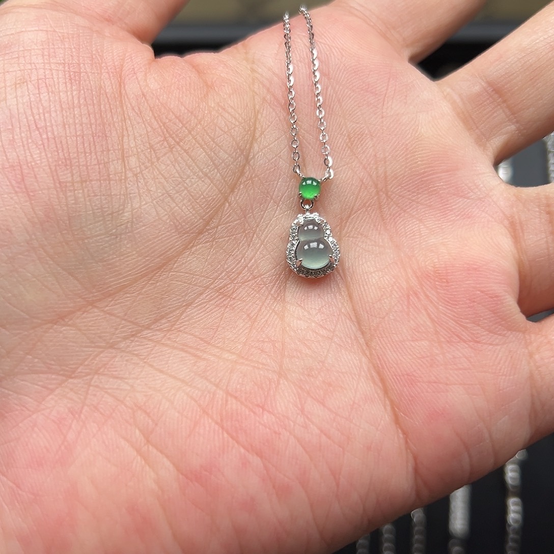 l***m翡翠银S925镶嵌颈饰