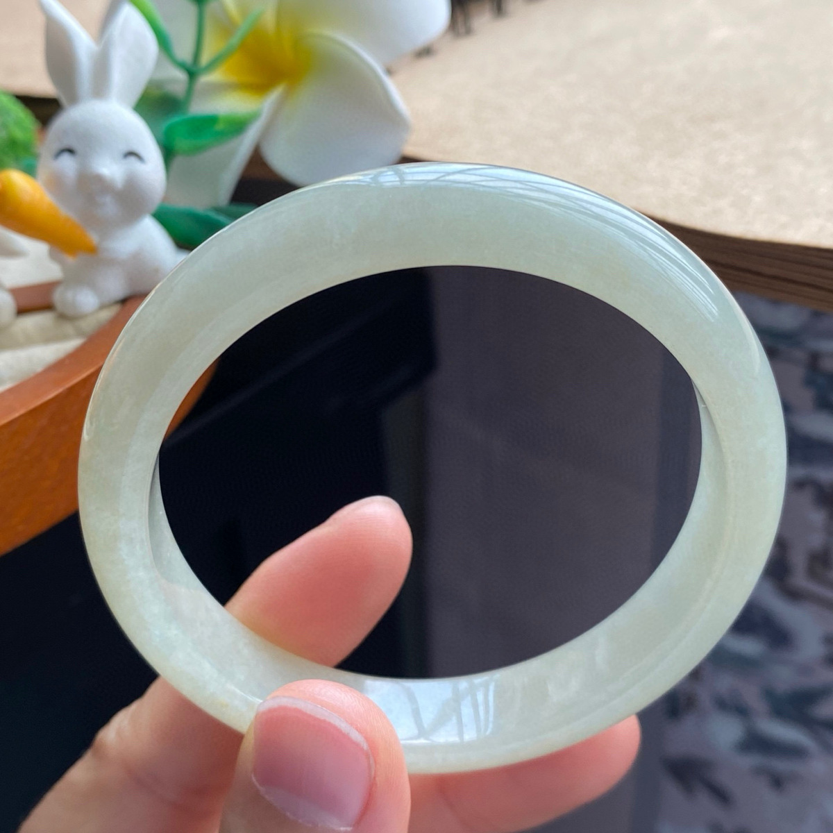 3.25批2295号翡翠手镯57.1-12-7.4！翡翠手镯！淡淡的黄色晕染！