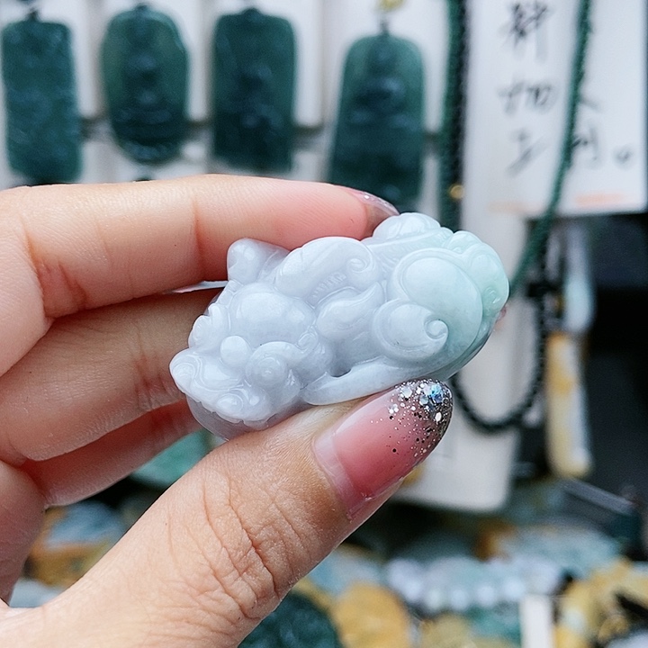 颈饰足铂镶嵌翡翠翡翠