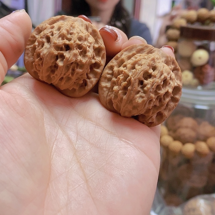 【闪购商品】文玩核桃把件37红皮凤眼