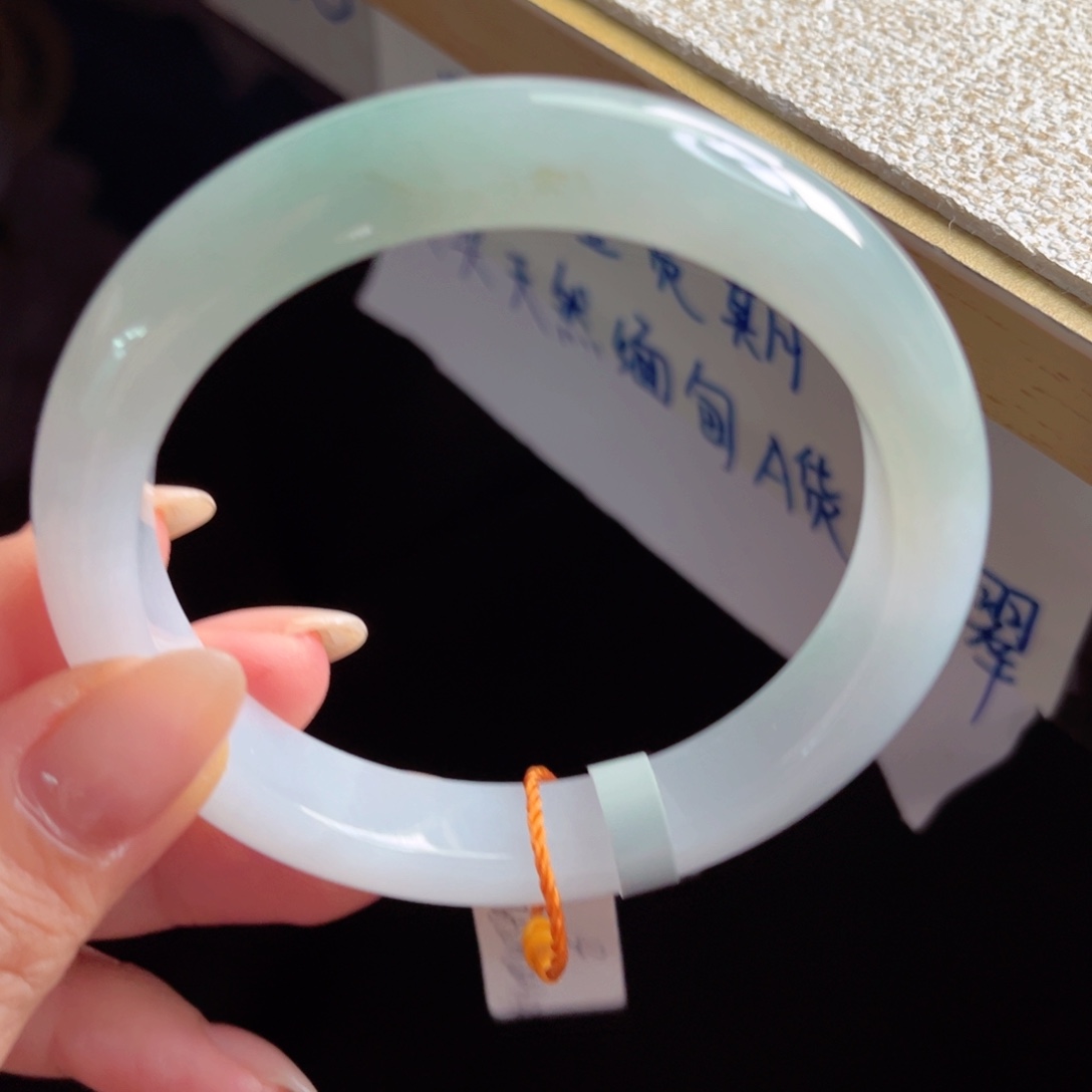 未镶嵌手镯翡翠手镯