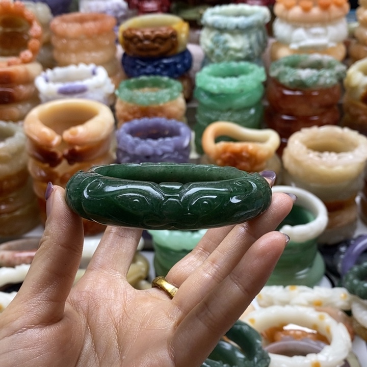 如****查罗石未镶嵌手镯