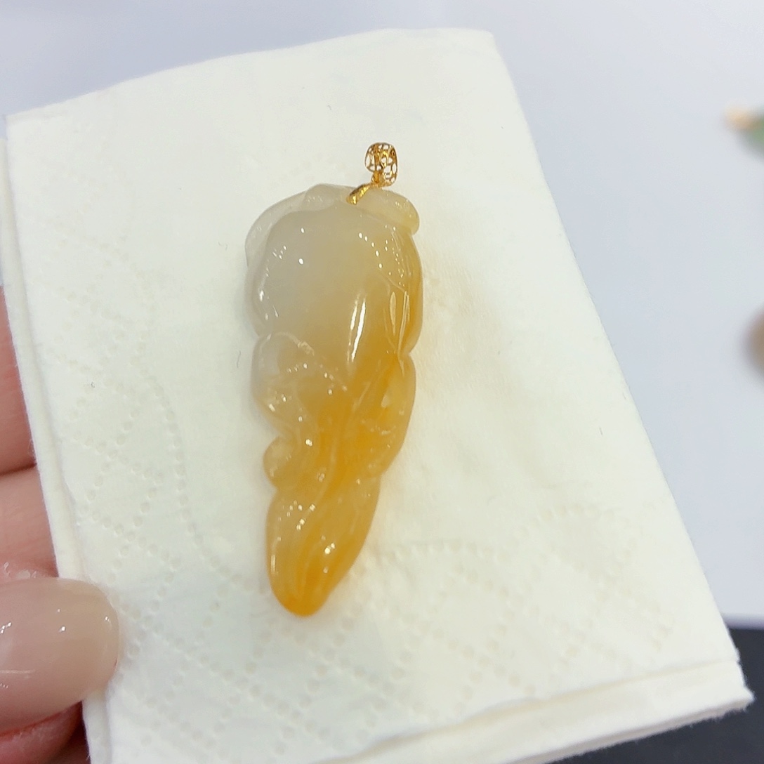 翡翠18K金镶嵌颈饰人生如意吊坠