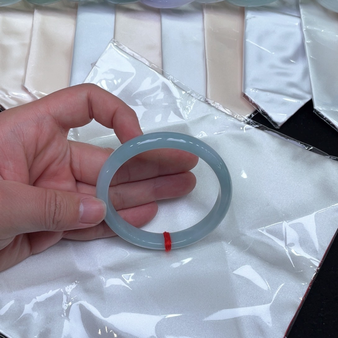 翡翠手镯未镶嵌63.7正圈