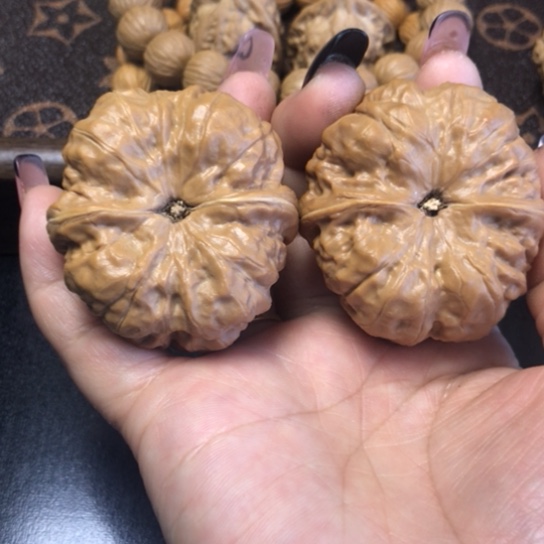 文玩核桃吊坠蛤蟆头，已打底