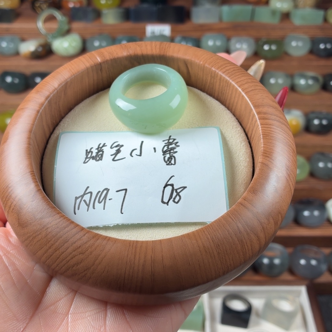 蜡***馨蛇纹石玉未镶嵌戒指