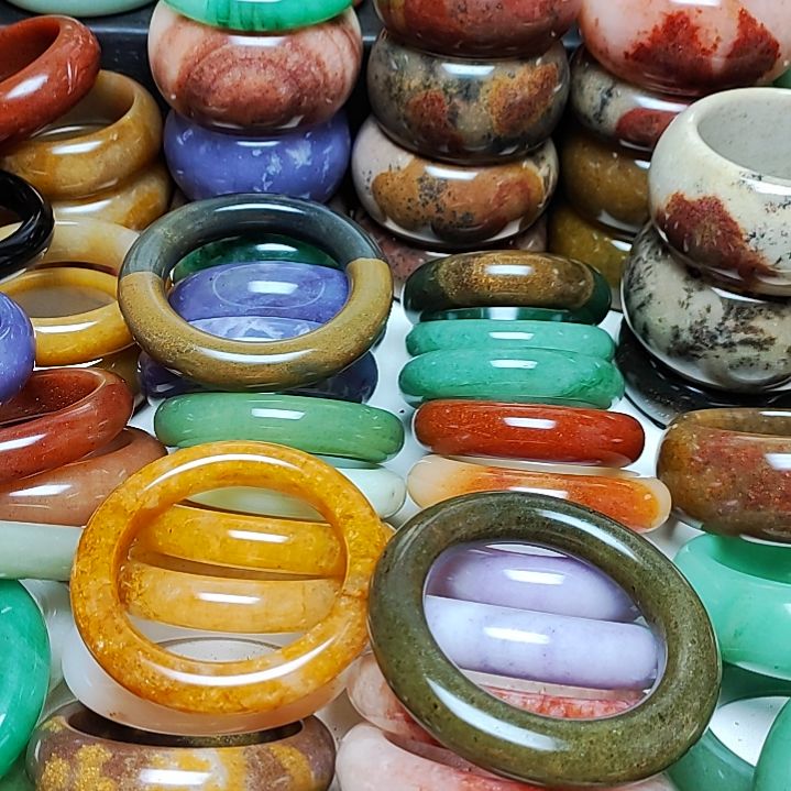 石英岩玉未镶嵌手镯