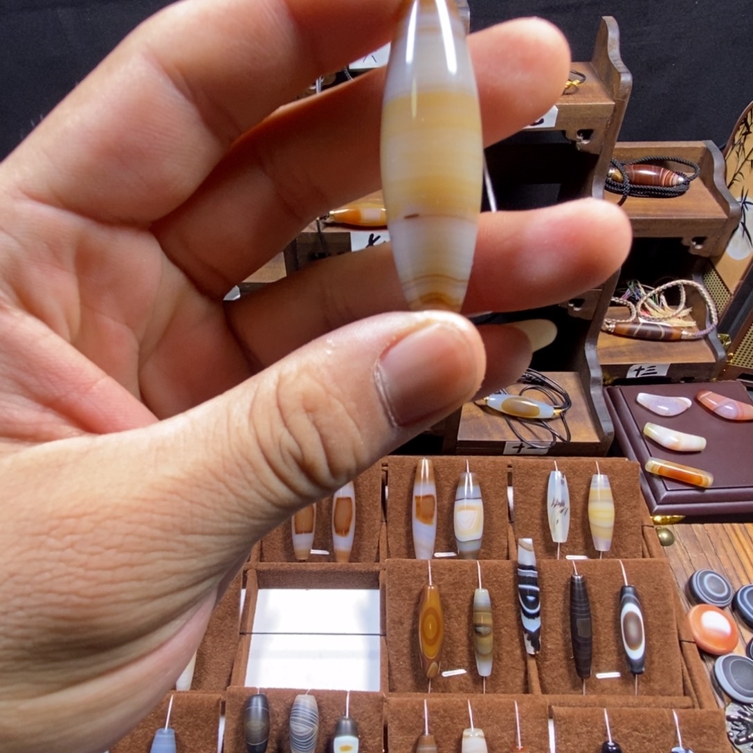 玛瑙/玉髓未镶嵌颈饰正方大眼缠丝玛瑙