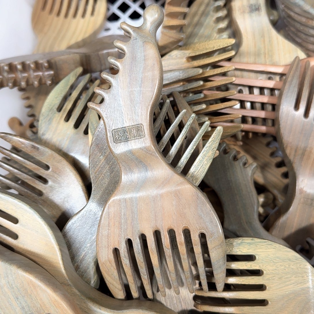 绿檀木凤凰梳子微瑕疵