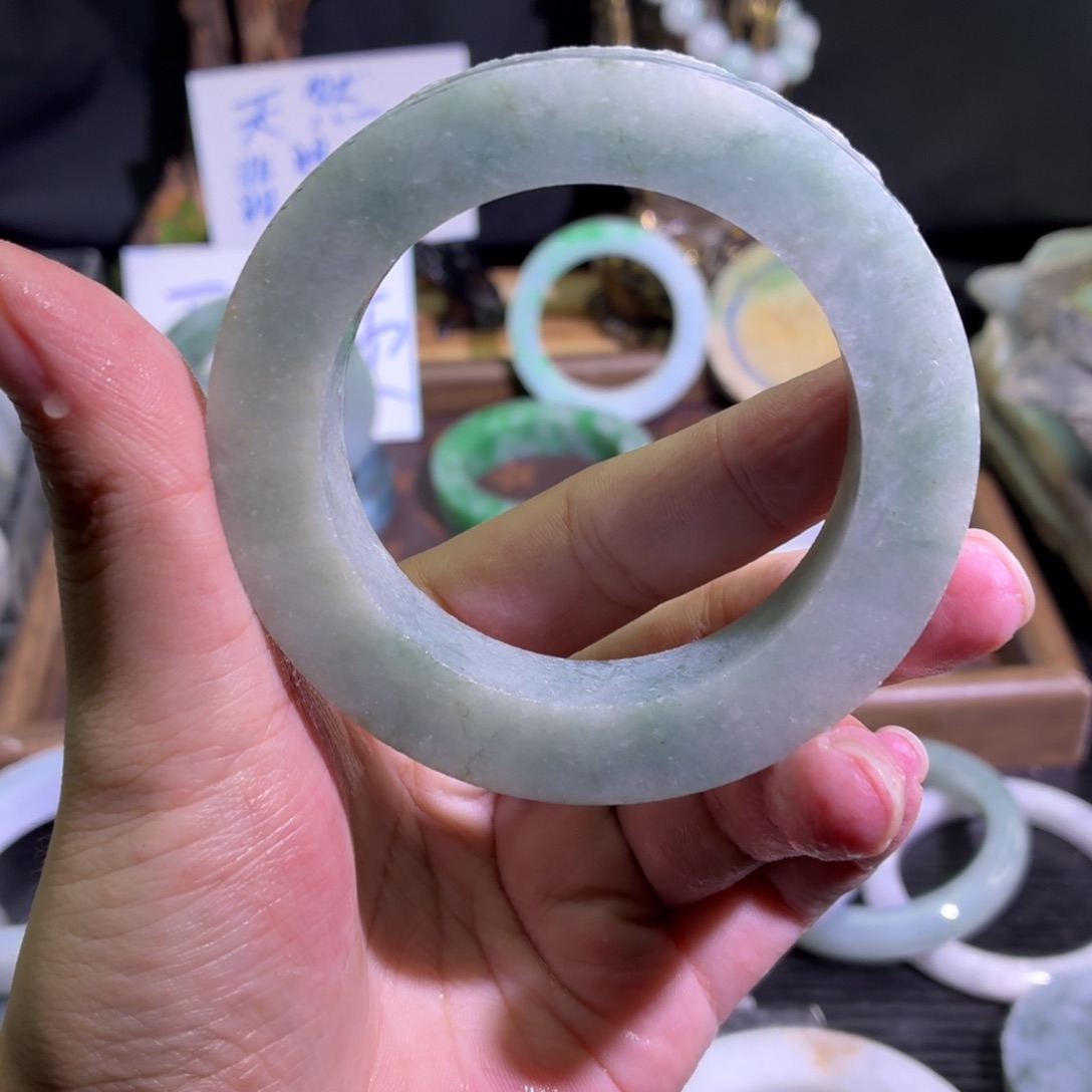 定制翡翠未镶嵌天然翡翠A货毛胚手镯