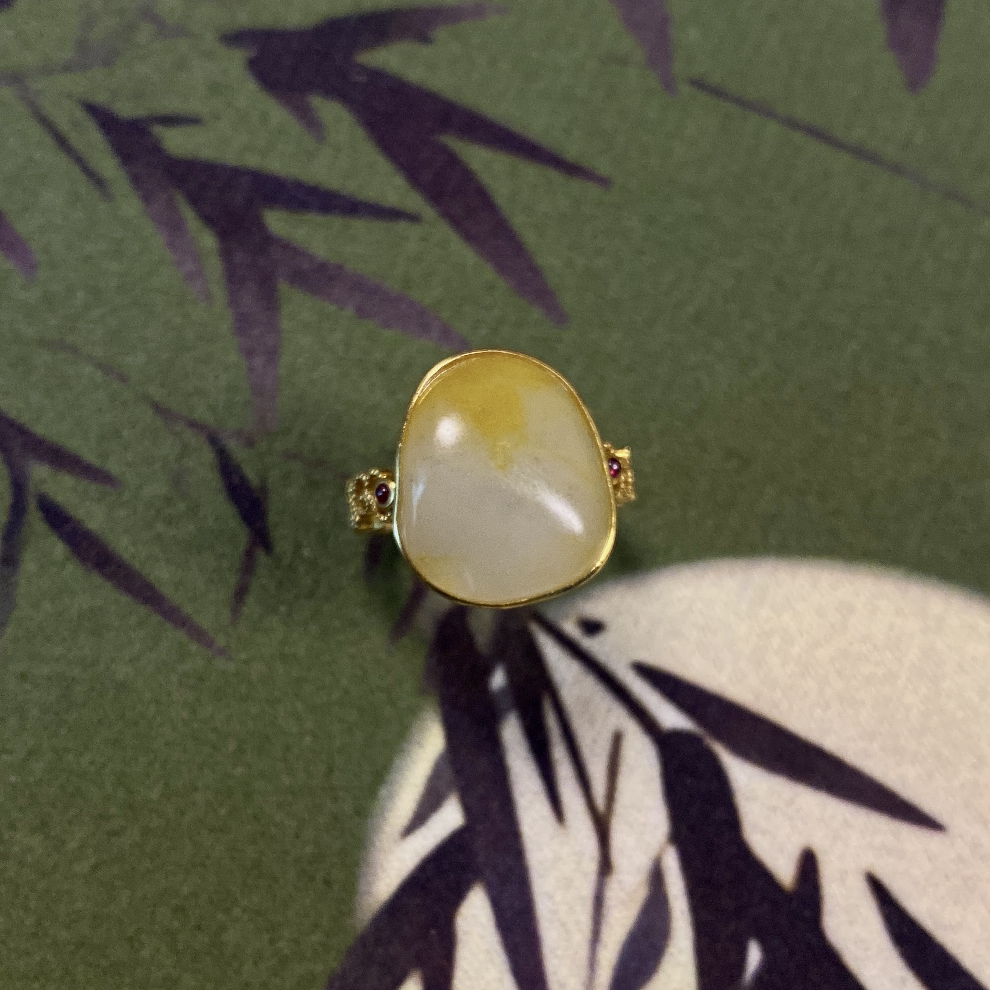 自然的灵韵·鸿运当头18K金镶和田玉复古戒指气质精致