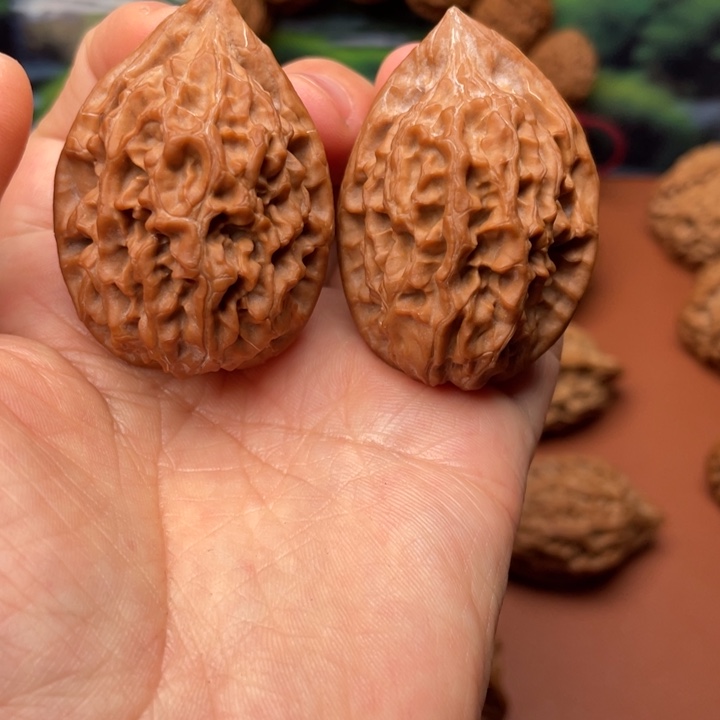 竹***-吊坠文玩核桃秦核的一个小秘密就是在一个