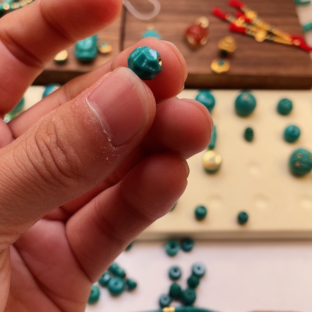 绿松石颈饰未镶嵌