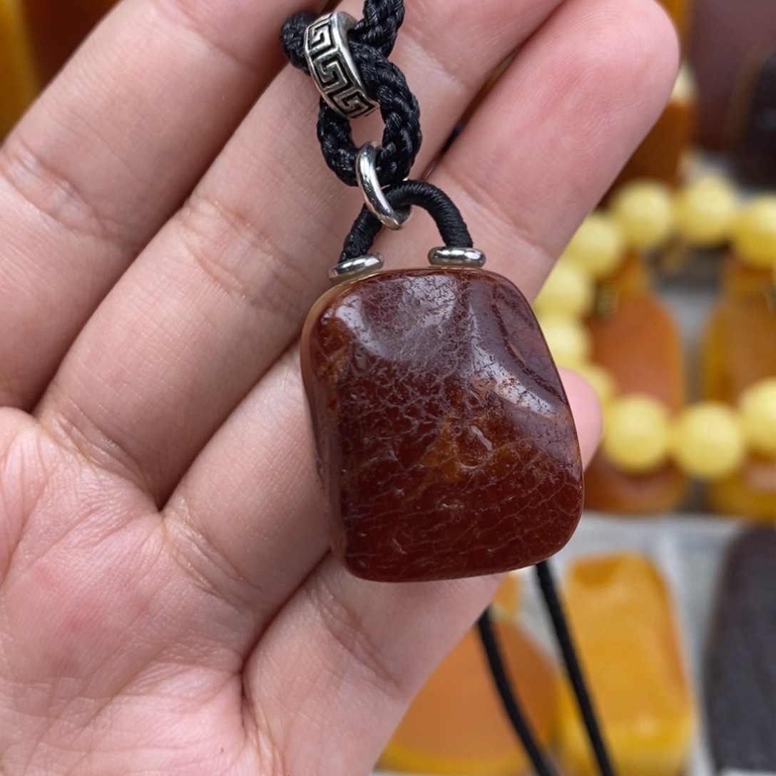 琥珀吊坠(赠链)未镶嵌