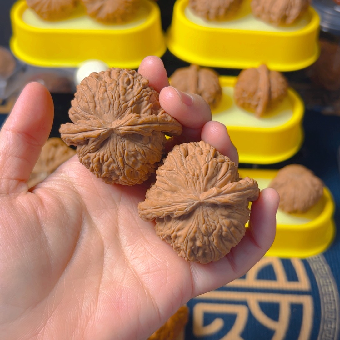 文玩核桃把件白狮子